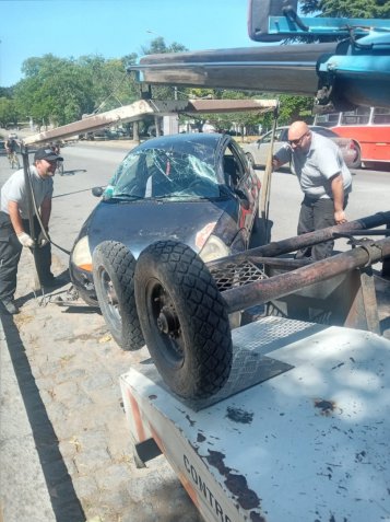 Automovilista chocó y derribó el monumento a Moreno